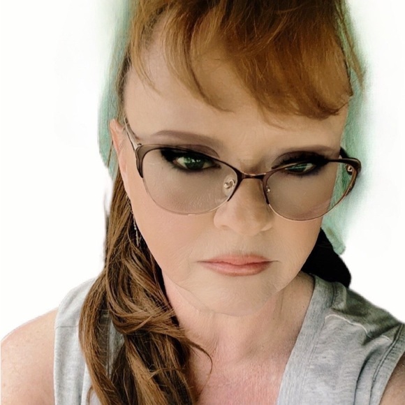 Meet your Posher, Deborah - Picture 3 of 7